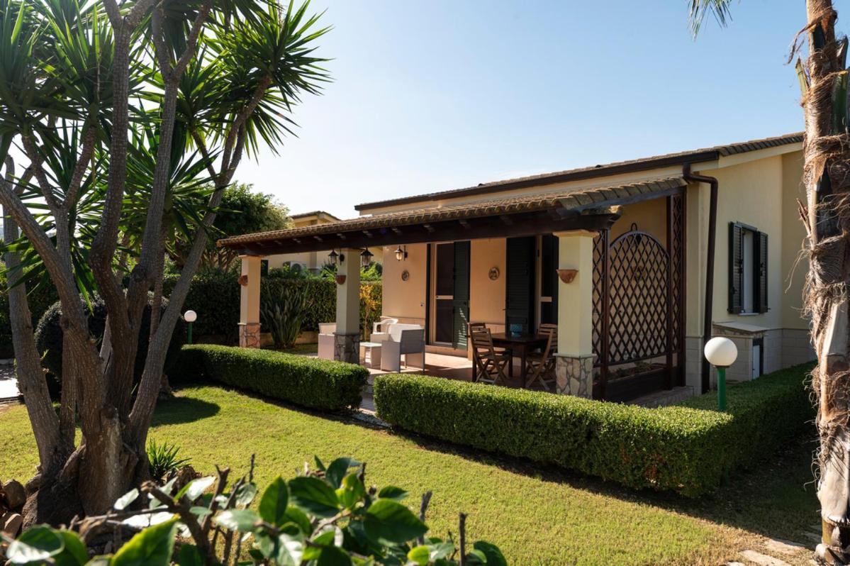 Villa Plumeria Campofelice Di Roccella Exterior foto